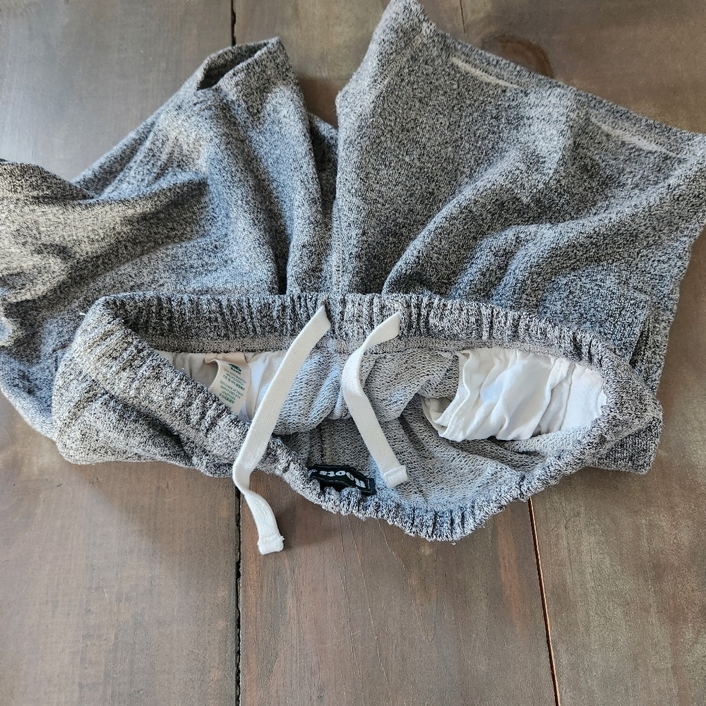 Roots Salt & Pepper Heathered Fleece Sweatshorts - Size XS - Picture 5 of 8